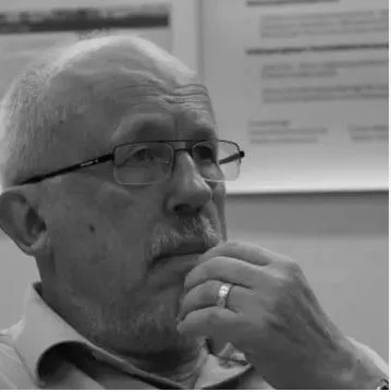 Tord Høivik, in glasses, resting his chin on his hand
